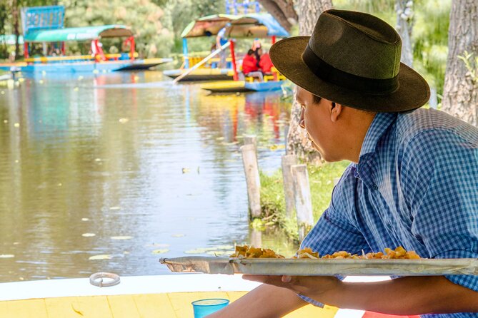 Xochimilco Magic: Culture, Canals & Mezcal, 3hr boat adventure! - Stop three: a fresh meal at Chinampa Onkali
