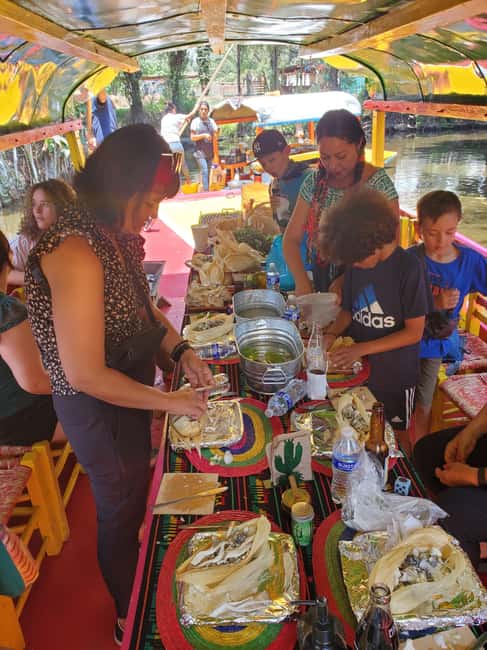 Xochimilco: Market, Food and Nature ¡All included! Tour - Shopping for lunch in the Xochimilco market