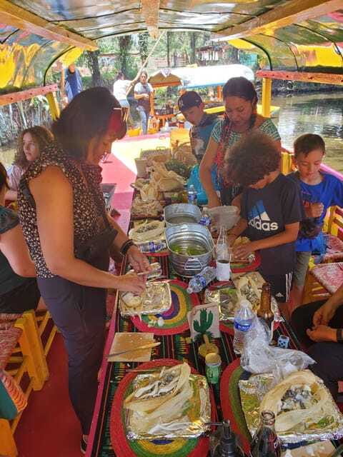 Xochimilco: Market, Food and Nature ¡All included! Tour - Meeting the endangered axolotl