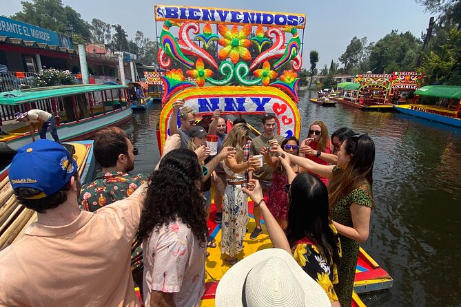 Xochimilco & Mexican Party with Guacamole & Unlimited Drinks - The trajinera ride and the changing mood on board