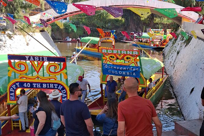 Xochimilco without Traps for Tourists BS"D - The guide question needs careful attention